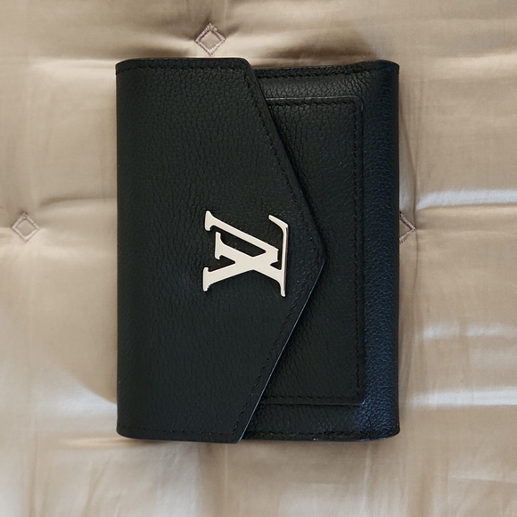 Louis Vuitton Wallet - Picture 1 of 14
